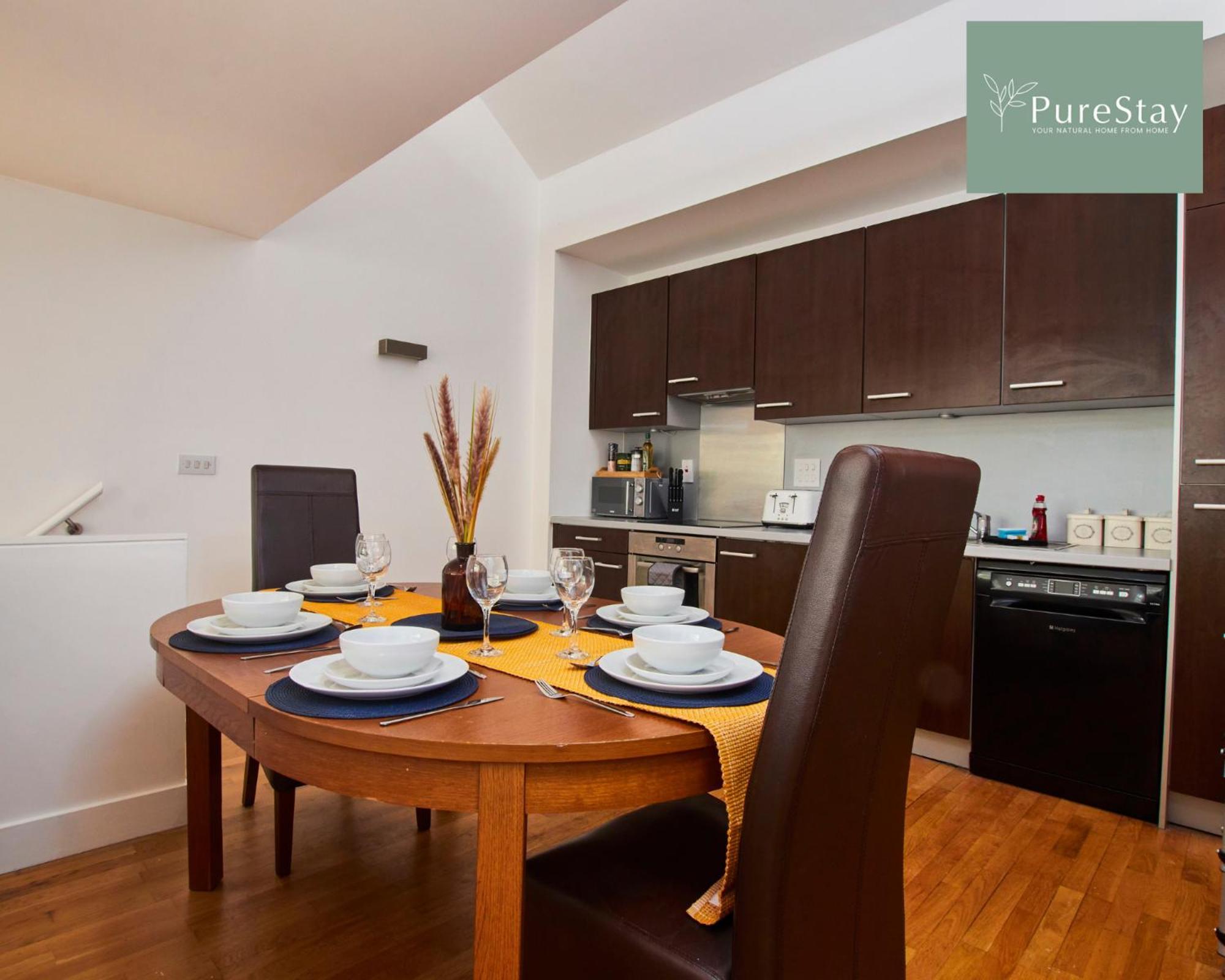 Beautiful Four Bed House By Purestay Short Lets & Serviced Accommodation Coventry With Parking Dış mekan fotoğraf