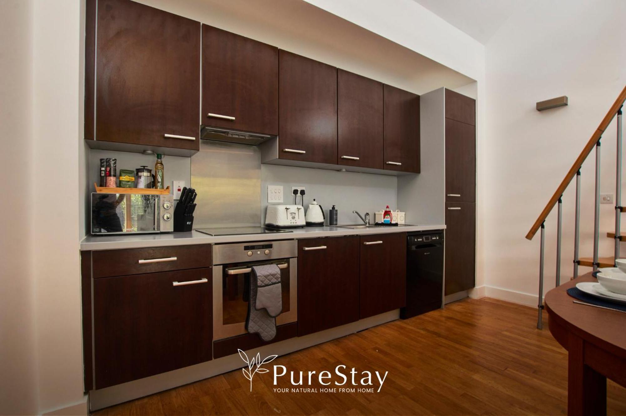 Beautiful Four Bed House By Purestay Short Lets & Serviced Accommodation Coventry With Parking Dış mekan fotoğraf